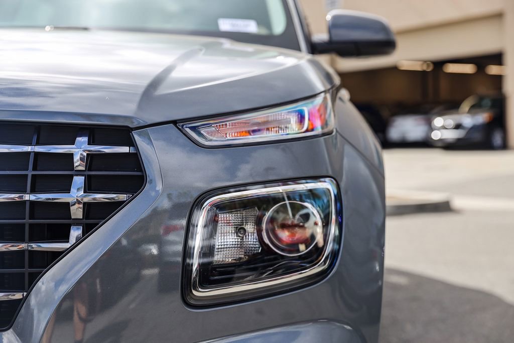 Used 2020 Hyundai Venue SEL FWD image 10