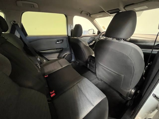 Used 2023 Nissan Rogue SV image 12
