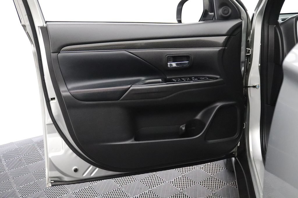 Used 2020 Mitsubishi Outlander LE AWD/4WD image 11