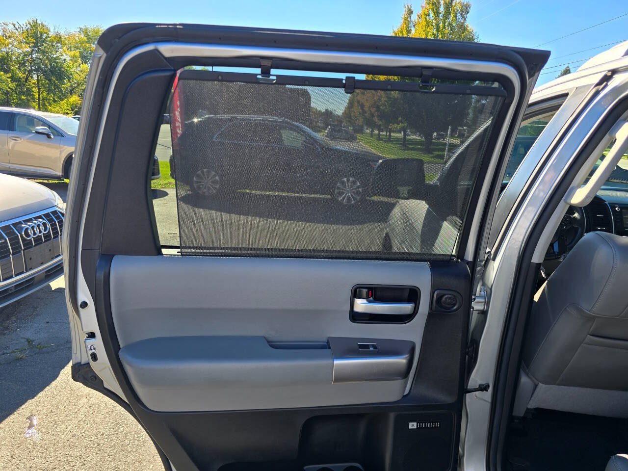 Used 2020 Toyota Sequoia Limited w/ Safety & Convenience Package AWD/4WD image 23