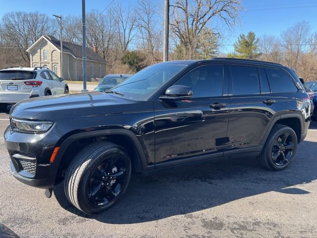 Used 2025 Jeep Grand Cherokee Altitude image 33