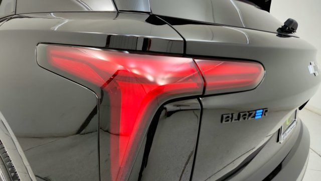 Used 2025 Chevrolet Blazer EV RS FWD image 27