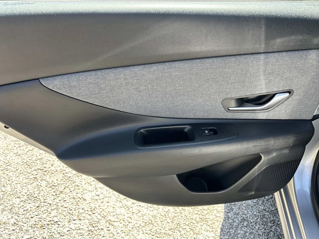 Certified 2022 Hyundai Elantra Limited FWD image 22