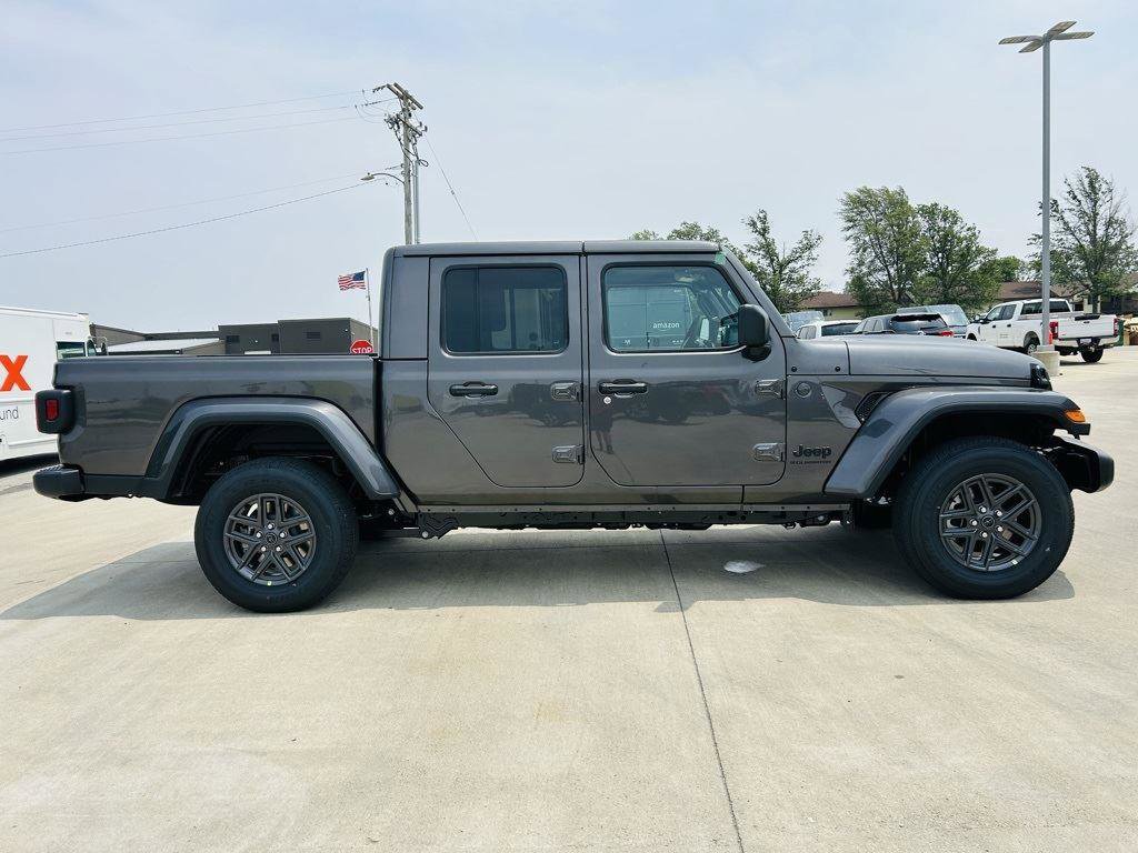 New 2025 Jeep Gladiator Sport image 38