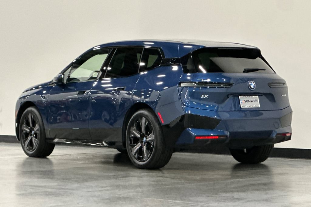 Used 2023 BMW iX xDrive50 w/ Sport Package AWD/4WD image 6