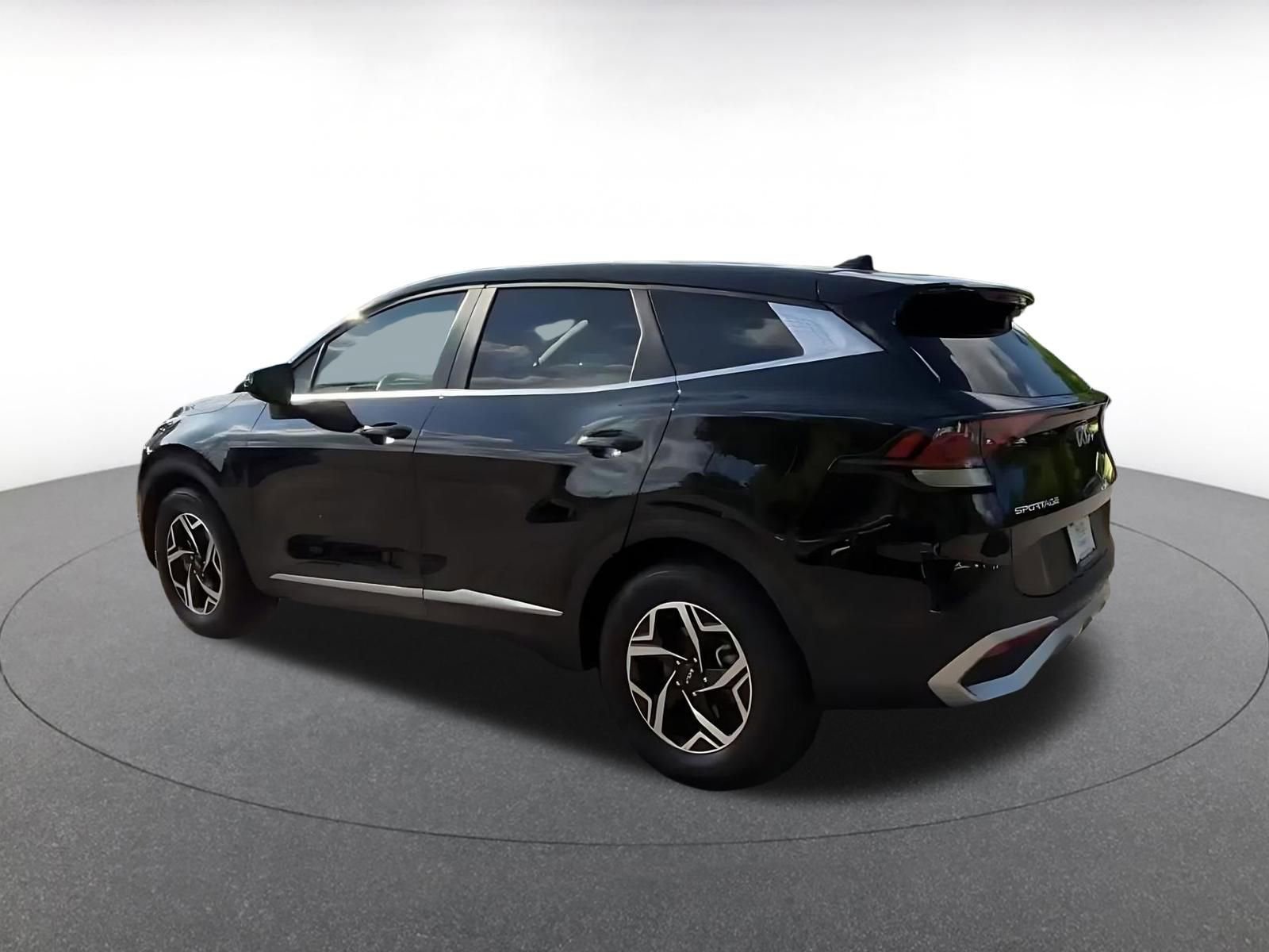 Used 2025 Kia Sportage LX FWD image 10