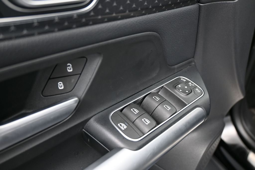 Used 2025 Mercedes-Benz GLA 250 image 27