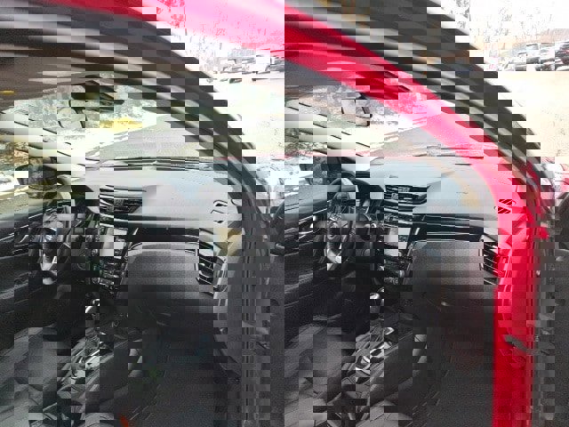 Used 2018 Nissan Rogue Sport SL w/ SL Premium Package image 10