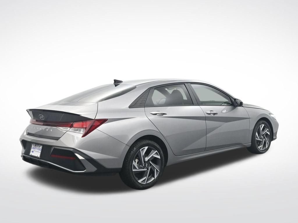 Used 2025 Hyundai Elantra Sport FWD image 6