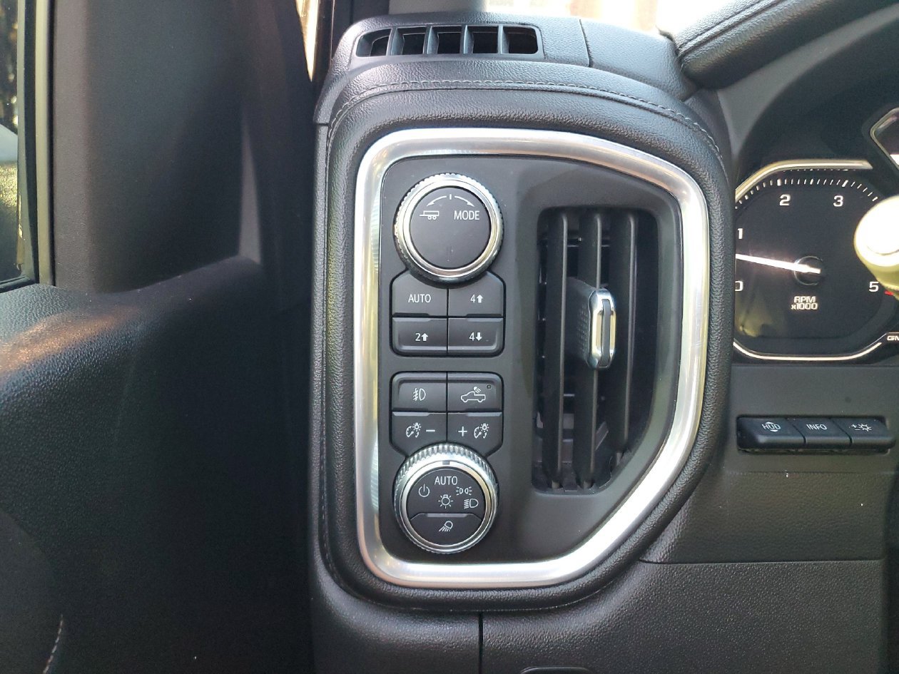 Used 2021 GMC Sierra 2500 Denali w/ Denali Black Diamond Edition AWD/4WD image 31
