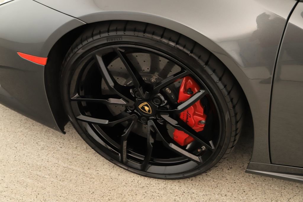 Used 2016 Lamborghini Huracan LP 610-4 image 32