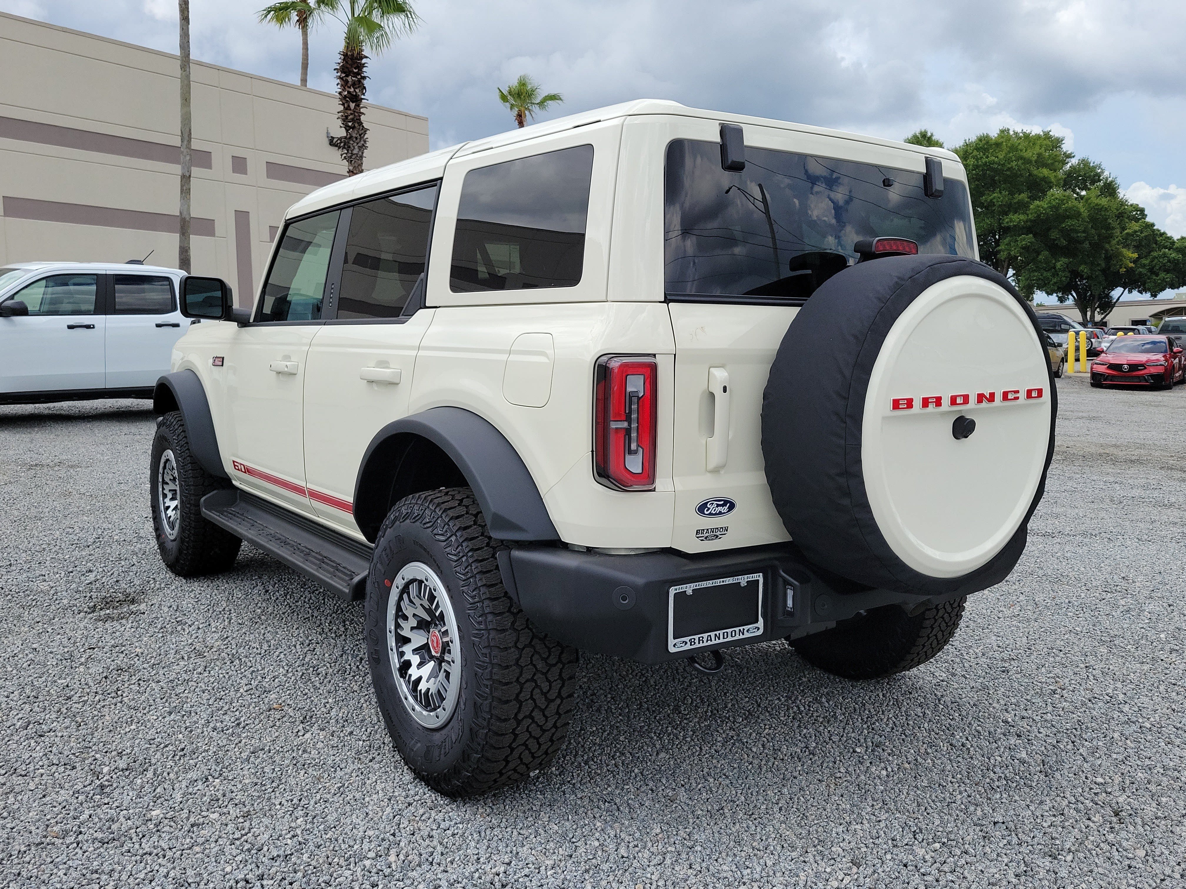 New 2026 Ford Bronco Outer Banks w/ Sasquatch Package AWD/4WD image 8