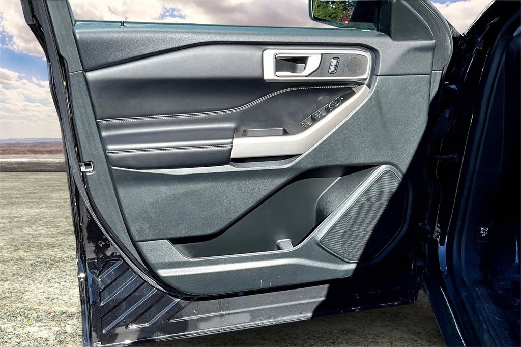 Used 2023 Ford Explorer XLT image 19