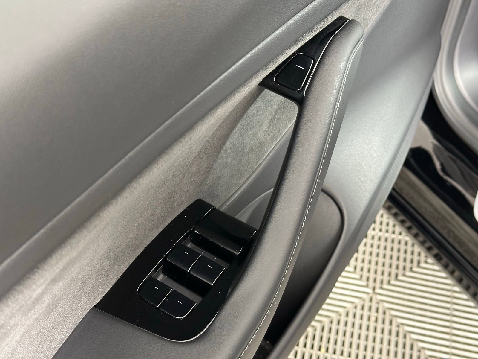 Used 2018 Tesla Model 3 Mid Range image 37