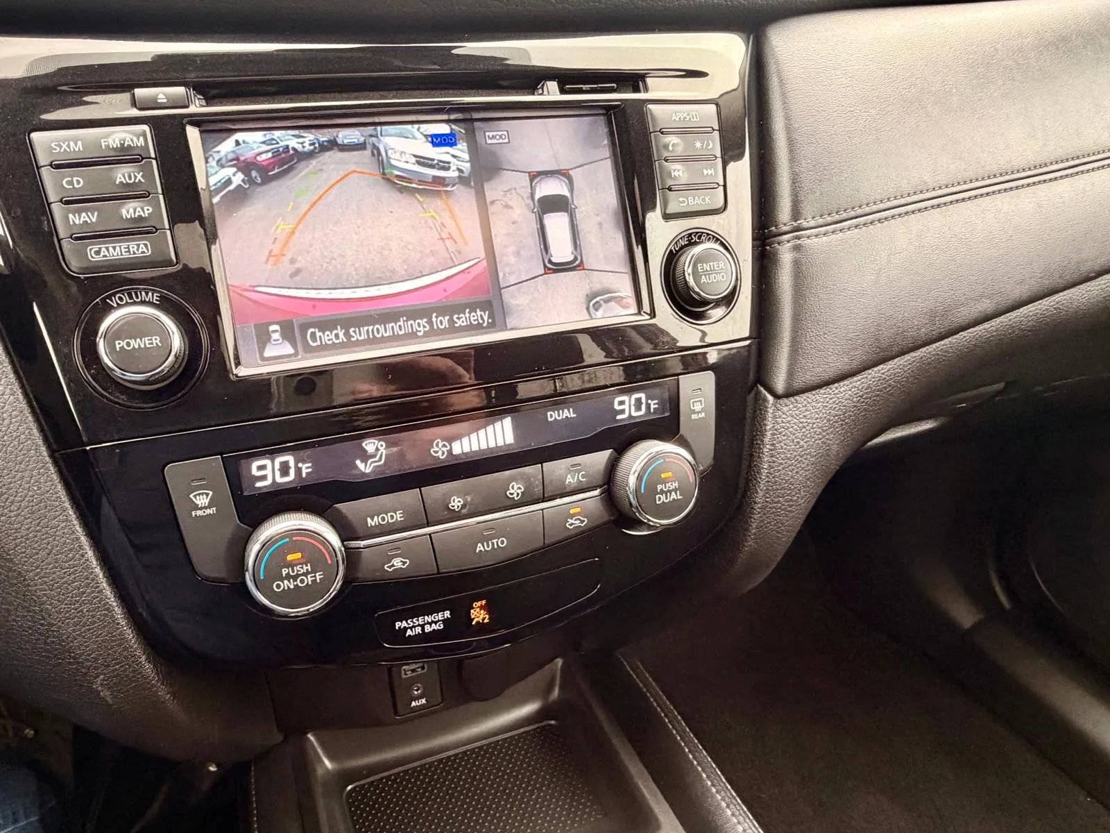 Used 2017 Nissan Rogue SL w/ SL Premium Package image 16