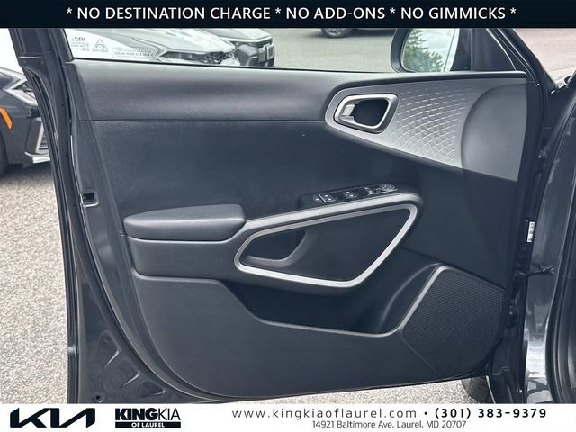 Used 2024 Kia Soul LX w/ Option Group 015 FWD image 19