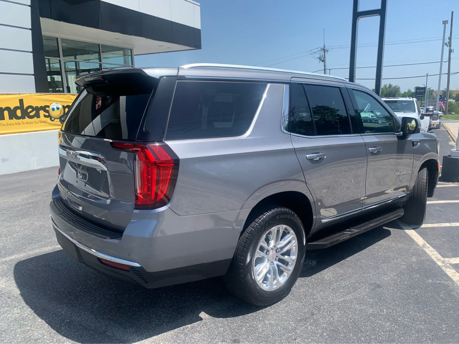 Used 2022 GMC Yukon SLT w/ SLT Premium Package AWD/4WD image 8