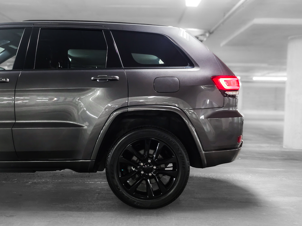 Used 2020 Jeep Grand Cherokee Altitude AWD/4WD image 17