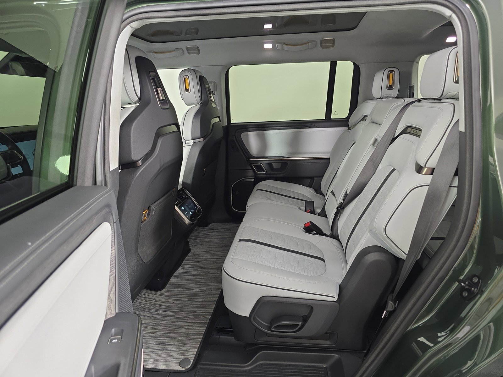 Used 2024 Rivian R1S Adventure image 21