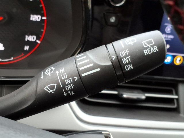 Used 2024 Chevrolet Trax RS FWD image 28