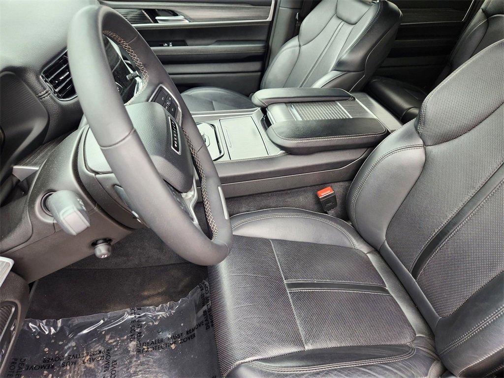 Used 2024 Jeep Wagoneer Series II w/ Flexible Seating Group image 13