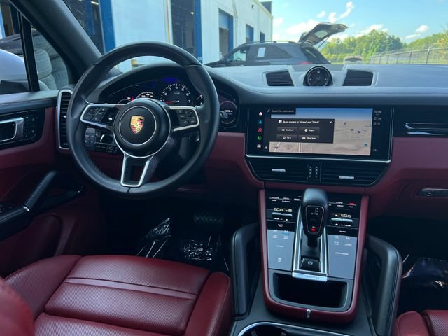 Used 2022 Porsche Cayenne AWD/4WD image 16