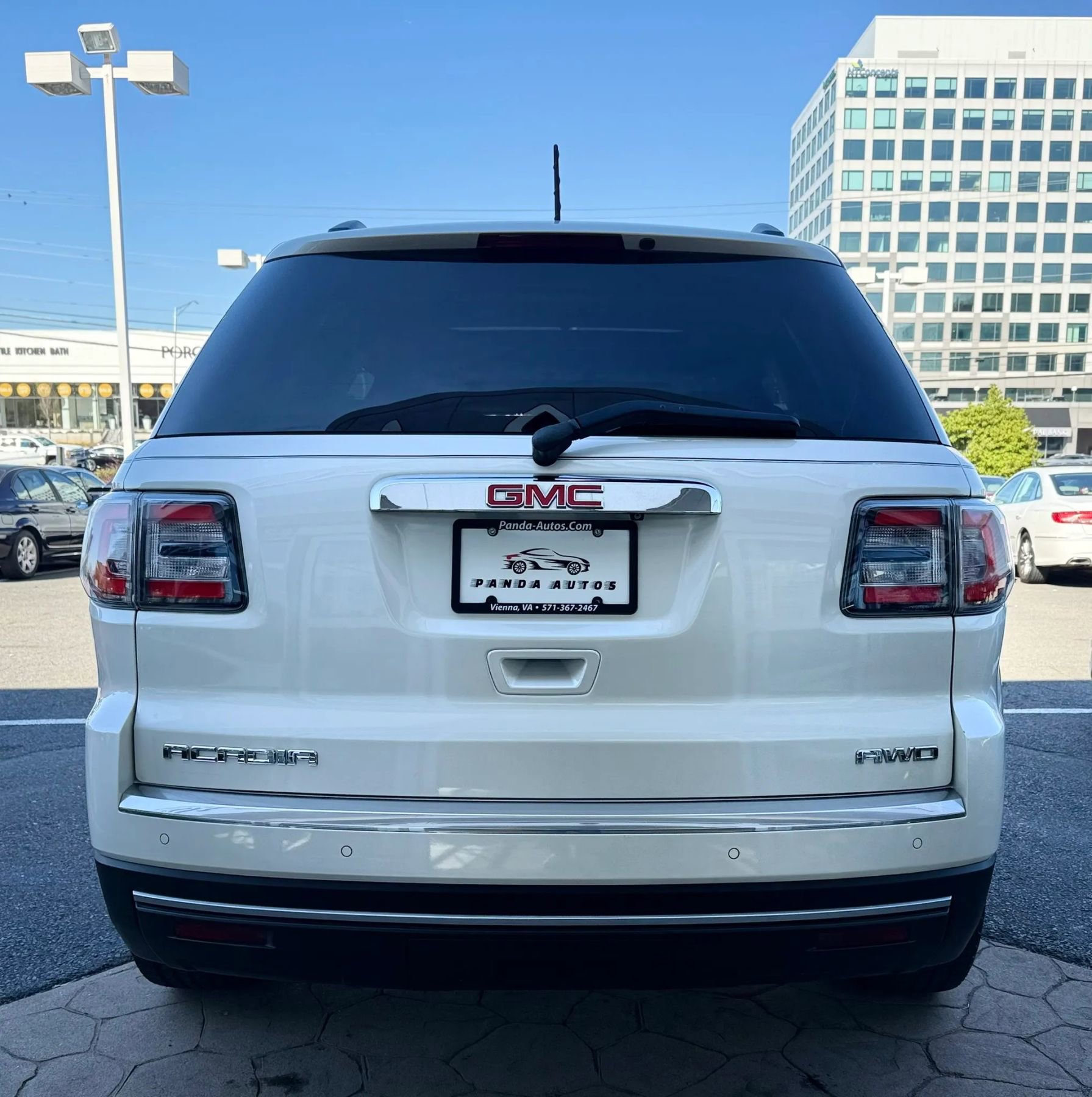 Used 2014 GMC Acadia SLE image 6