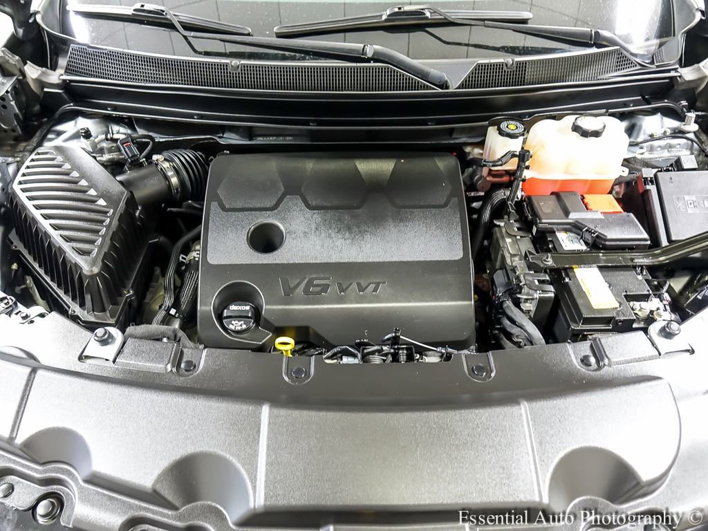 Used 2023 Chevrolet Traverse RS image 28