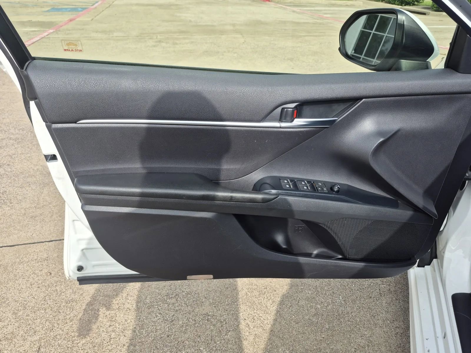 Used 2018 Toyota Camry SE FWD image 10