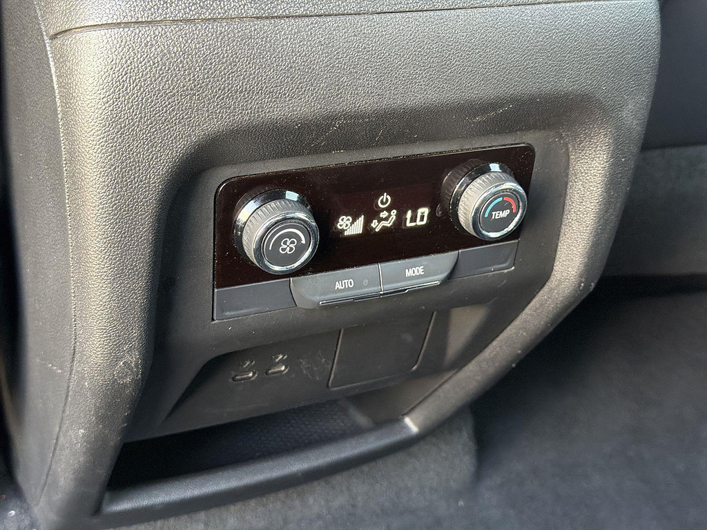 Used 2025 Chevrolet Traverse LT AWD/4WD image 41