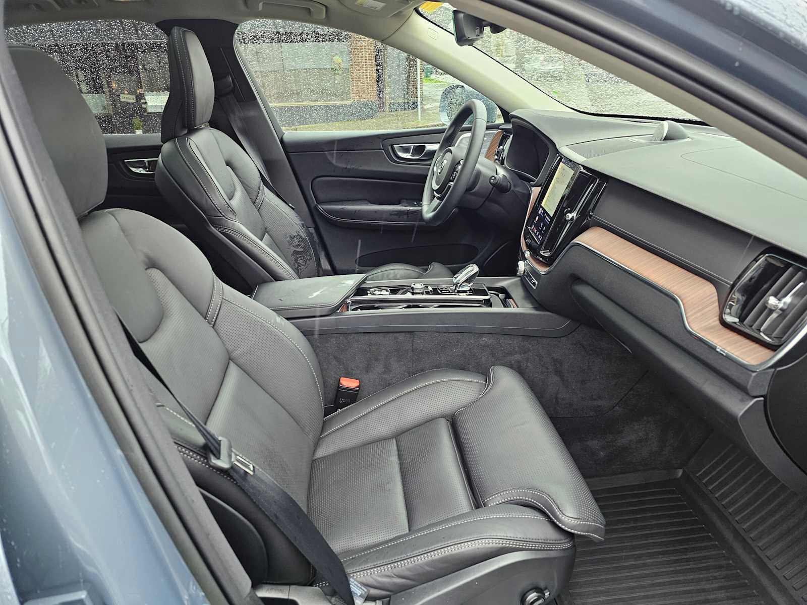 Certified 2023 Volvo XC60 B6 Ultimate w/ Protection Package Premier image 11