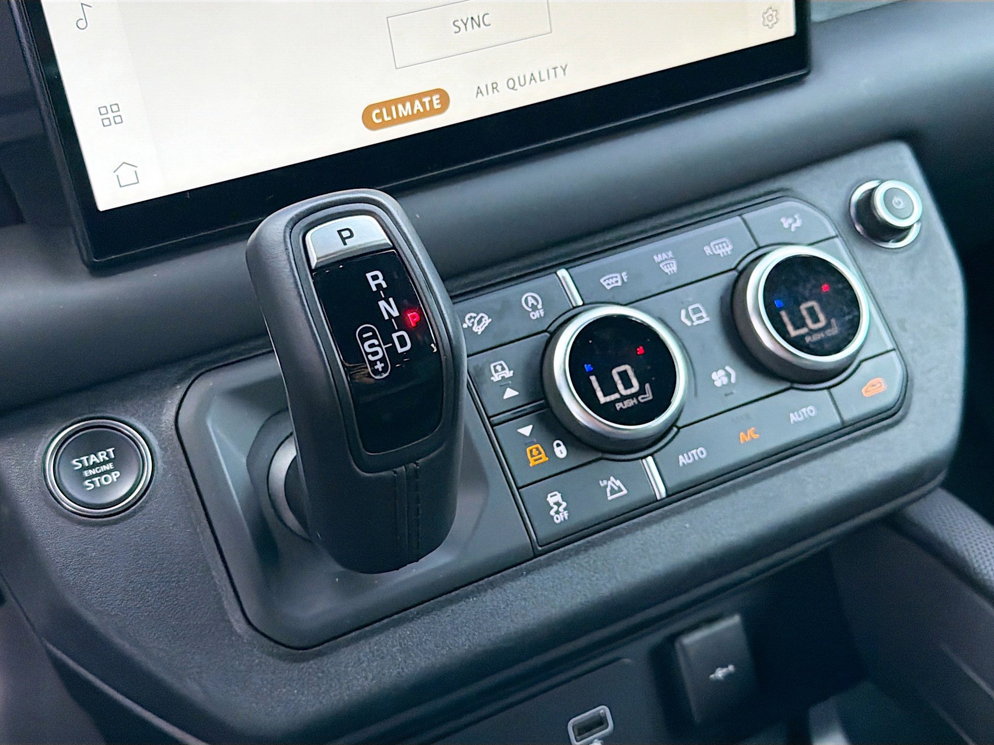 Used 2024 Land Rover Defender 110 V8 image 29