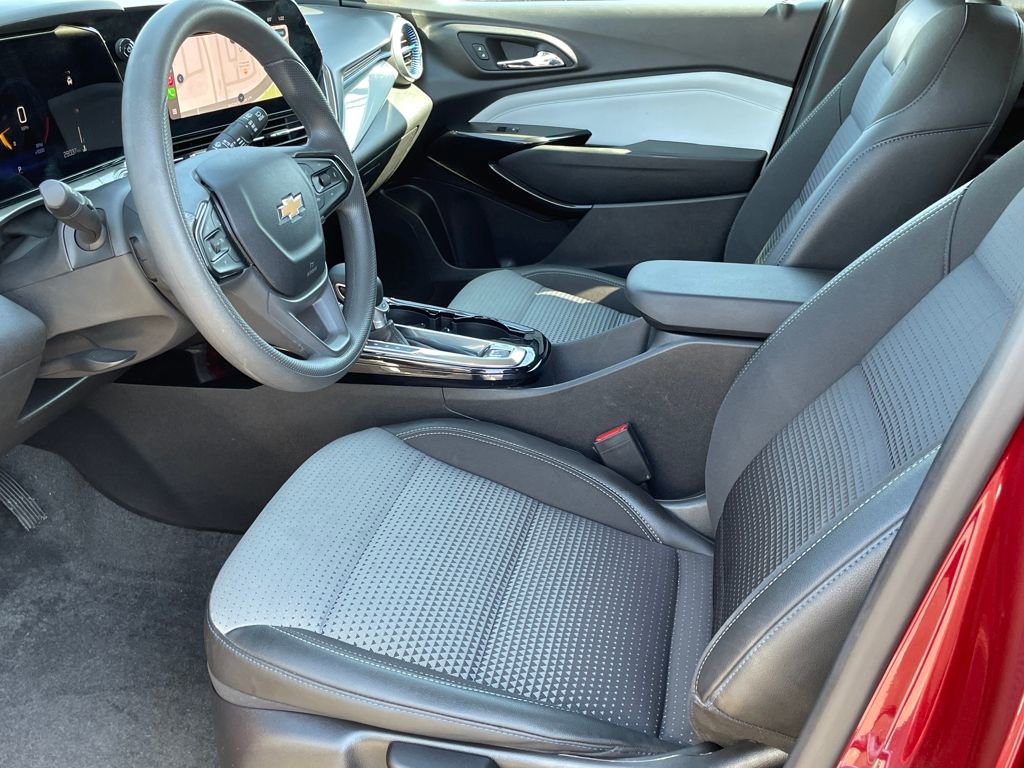 Used 2025 Chevrolet Trax LT image 9