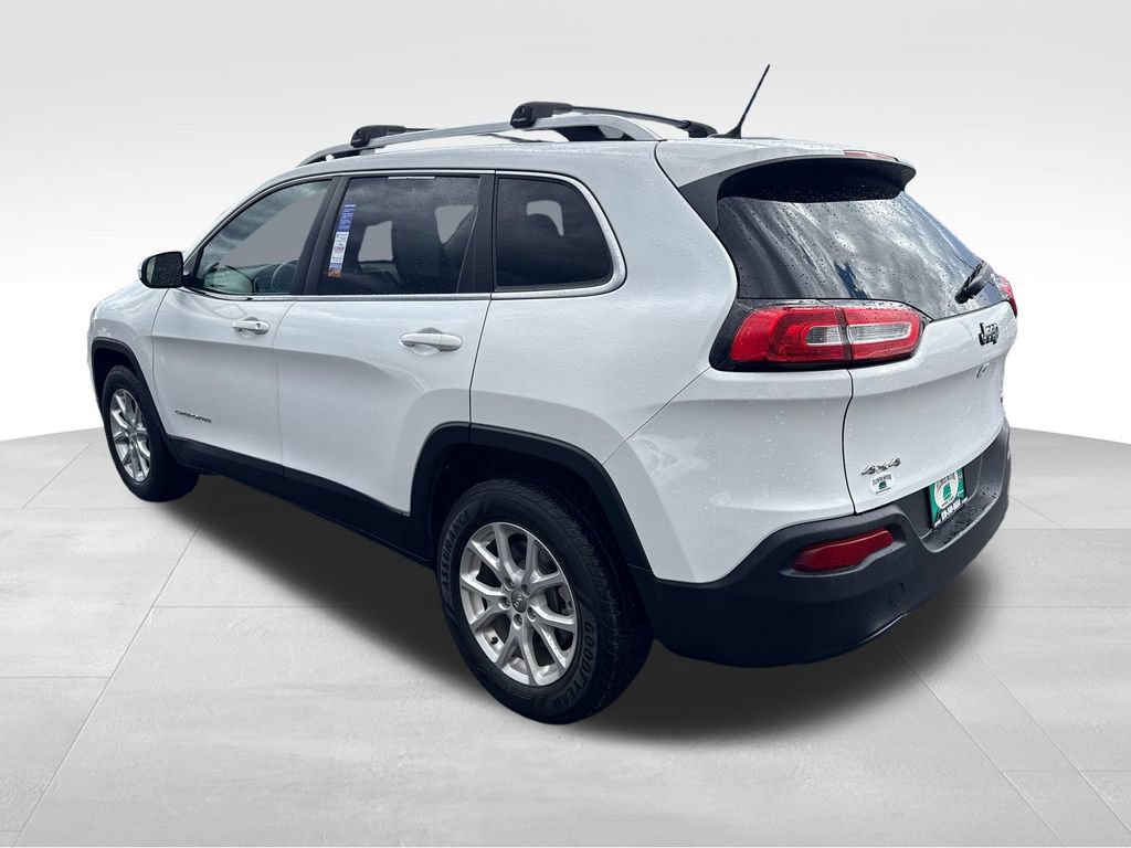 Used 2017 Jeep Cherokee Latitude w/ Cold Weather Group AWD/4WD image 3