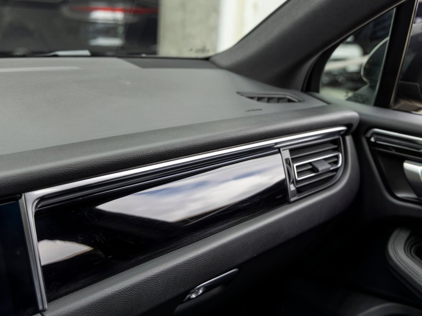 Certified 2021 Porsche Macan S AWD/4WD image 40