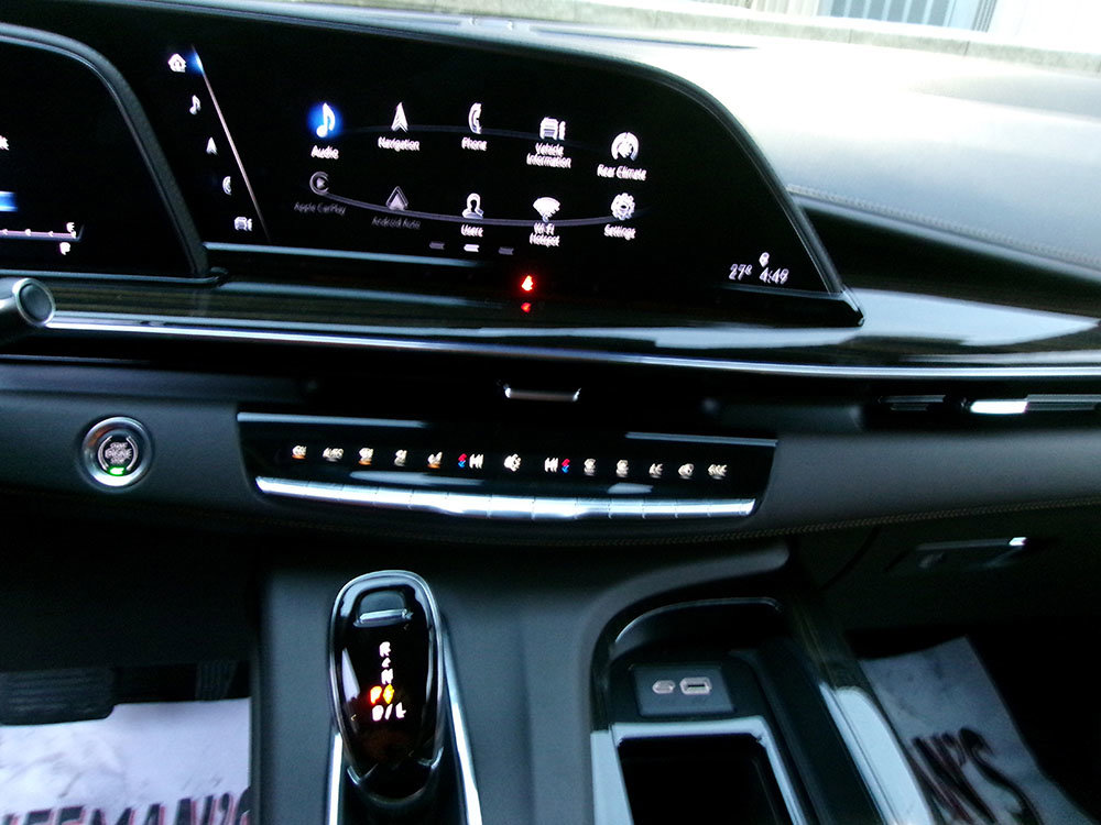 Used 2023 Cadillac Escalade Premium Luxury image 17