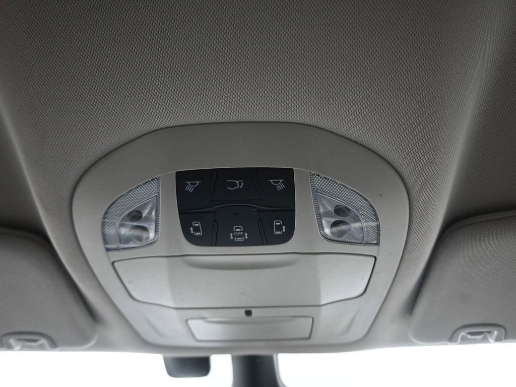 Used 2022 Chrysler Pacifica Touring-L image 25