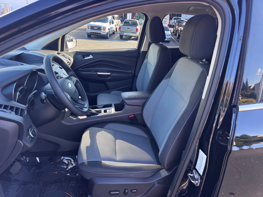 Used 2017 Ford Escape SE w/ SE Cold Weather Package FWD image 17