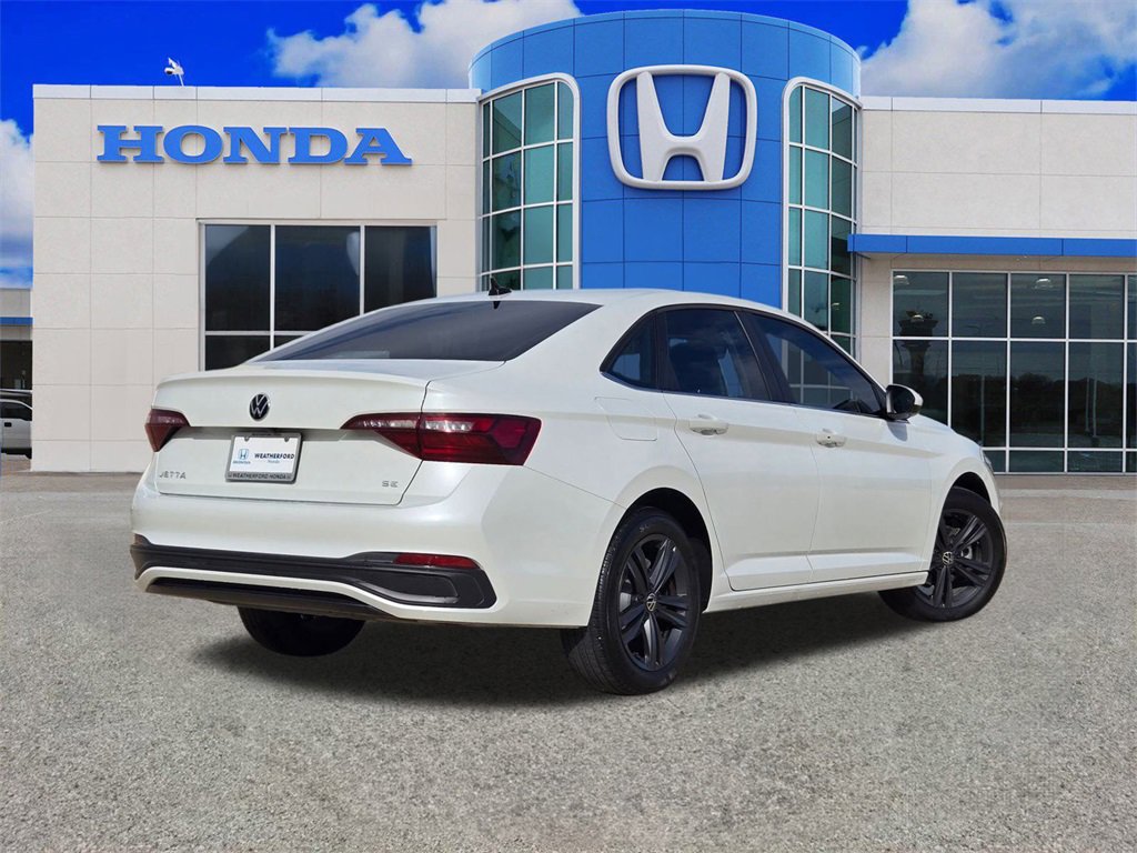 Used 2024 Volkswagen Jetta SE w/ Panoramic Sunroof Package image 3