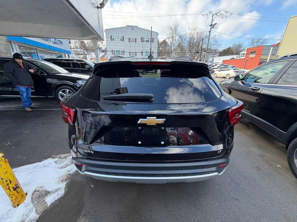 Used 2025 Chevrolet Trax LT image 4