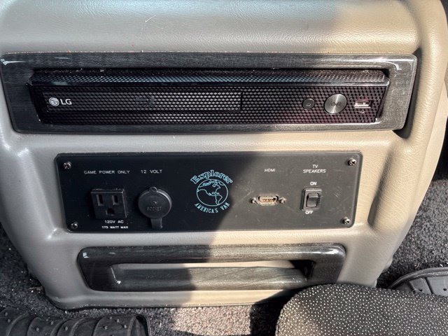 Used 2023 Chevrolet Express 2500 RWD image 21