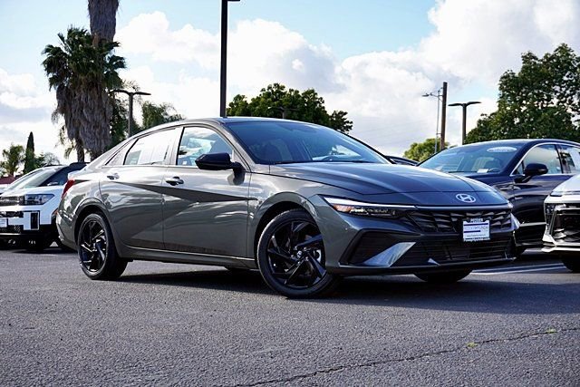 Certified 2026 Hyundai Elantra Sport image 2