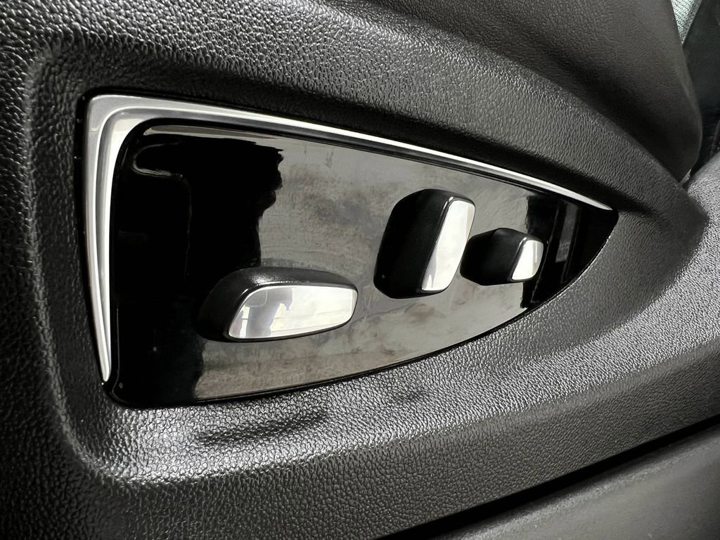 Used 2018 Cadillac Escalade Premium Luxury w/ LPO, Radiant Package AWD/4WD image 18