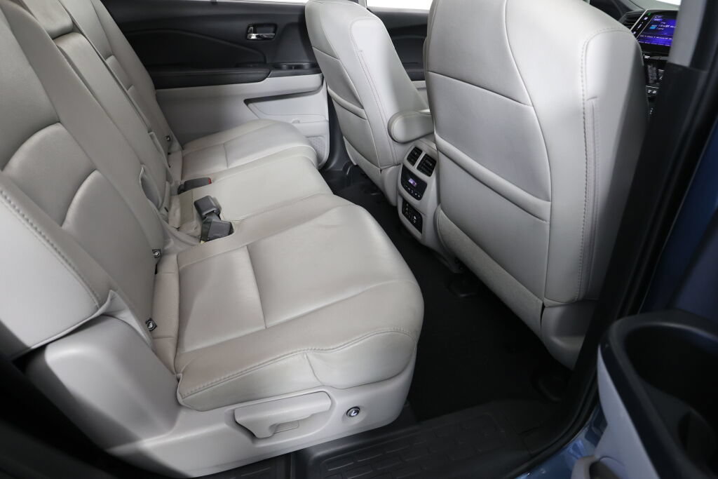 Used 2016 Honda Pilot Touring image 25