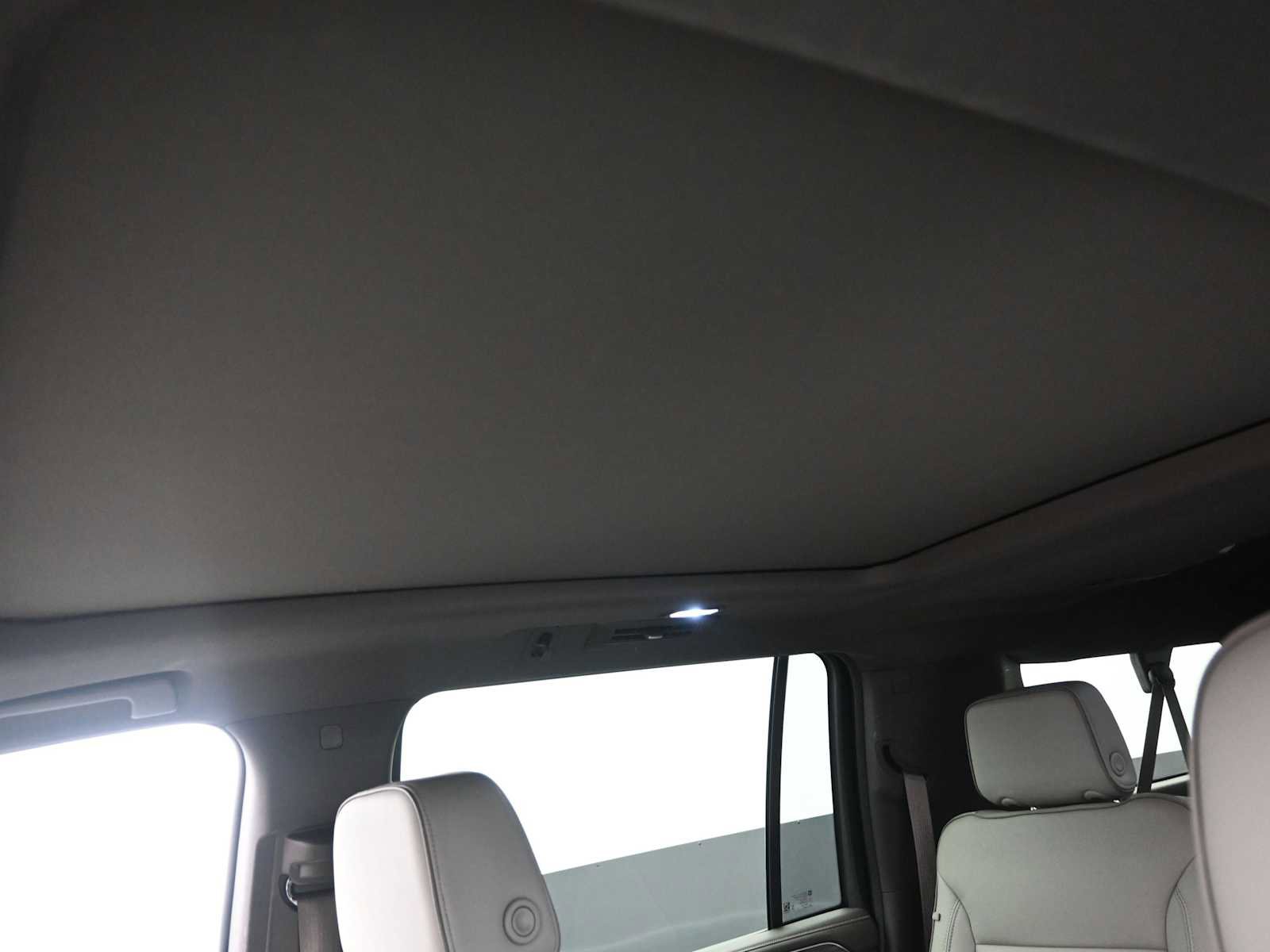 Used 2023 GMC Yukon XL SLT w/ SLT Premium Package image 16