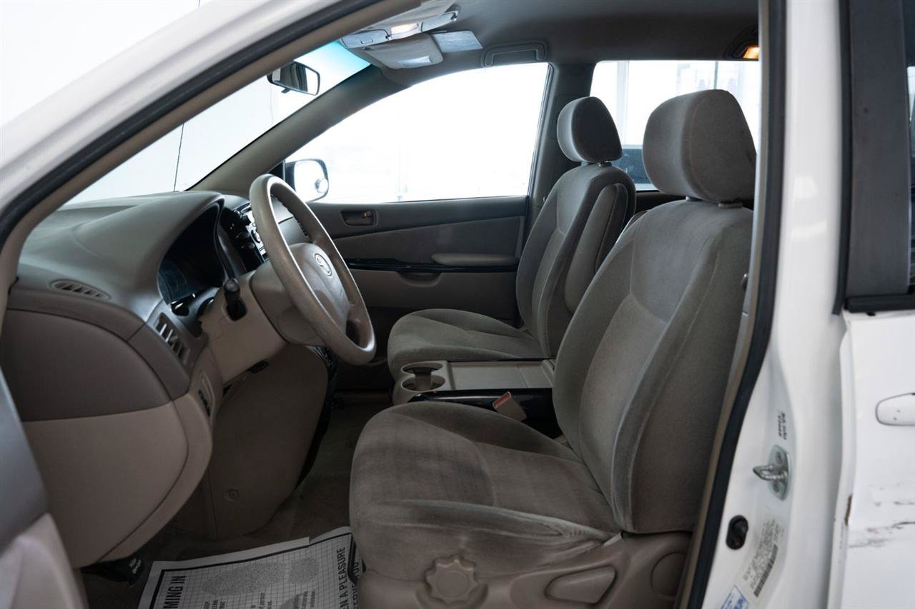Used 2004 Toyota Sienna CE FWD image 10