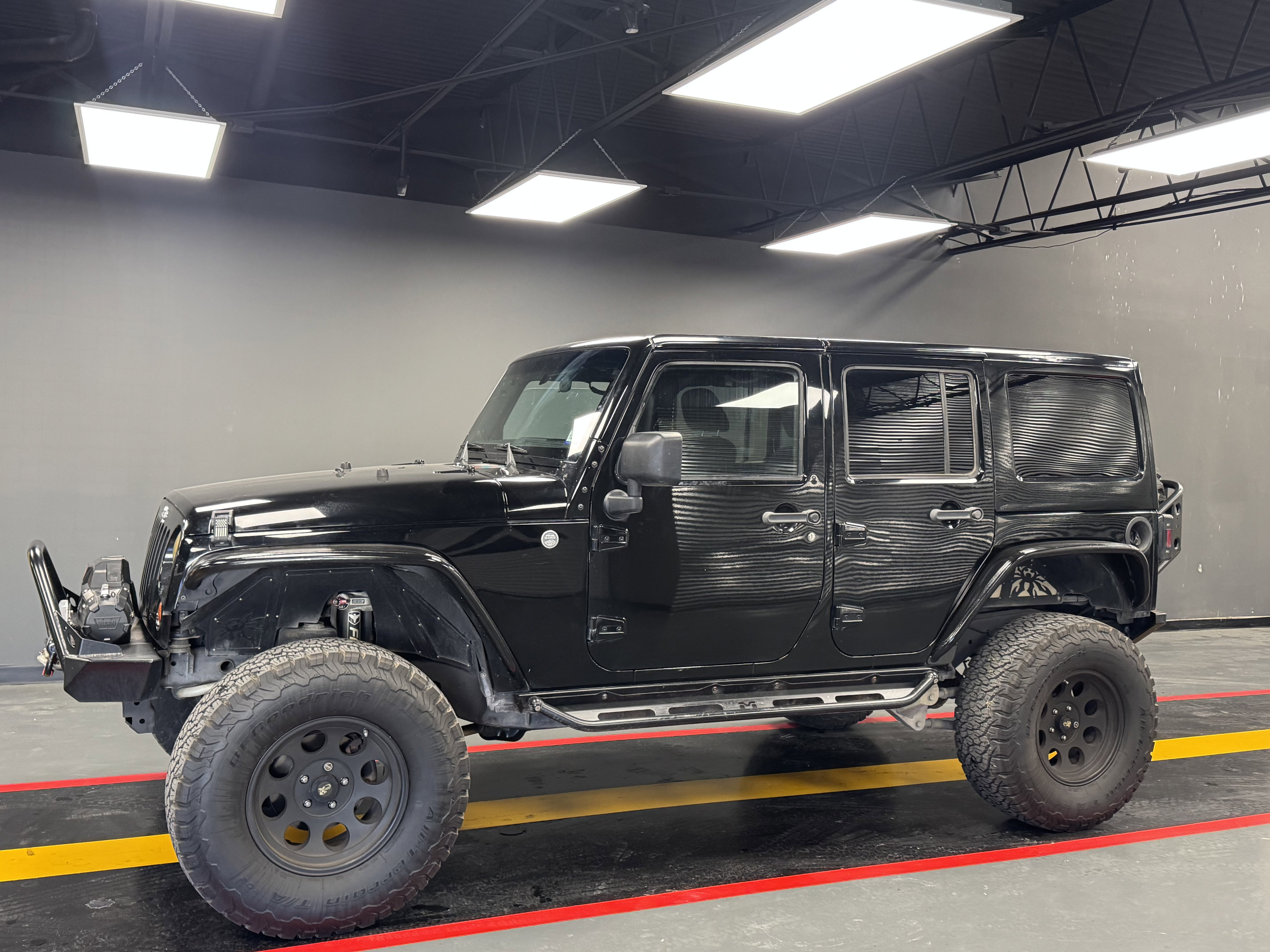 Used 2011 Jeep Wrangler Unlimited Sahara image 2
