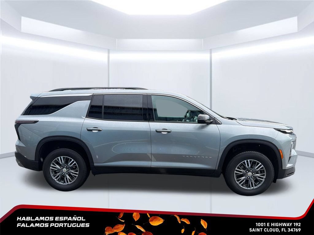 Used 2025 Chevrolet Traverse LT FWD image 6