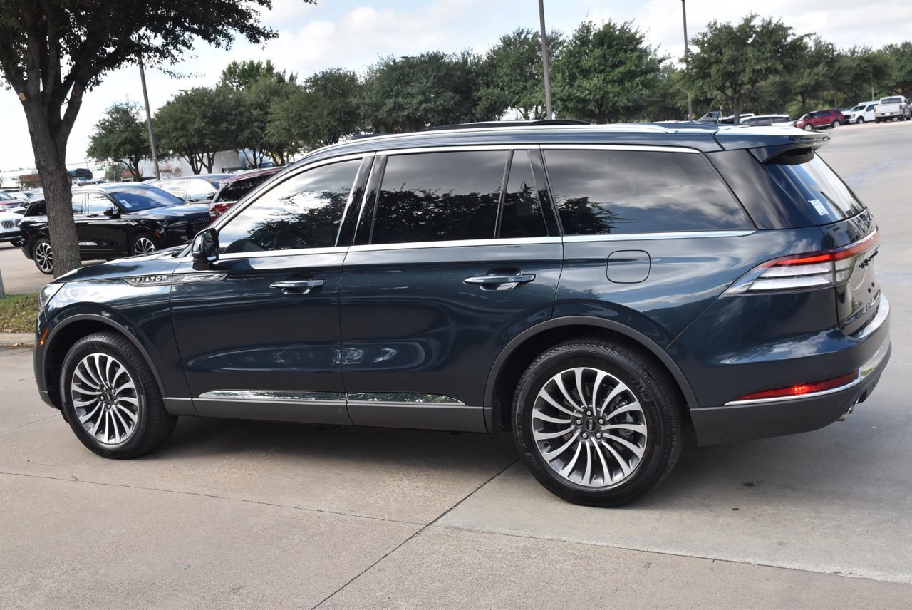 Certified 2024 Lincoln Aviator Reserve AWD/4WD image 11