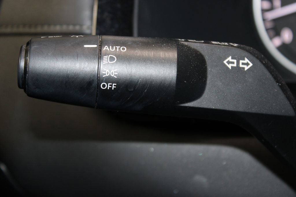 Used 2025 Nissan Pathfinder SL image 28